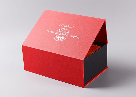 بسته بندی جعبه های بسته بندی کاغذی با بسته شدن مغناطیسی و تمبر نقره ای برای غذا